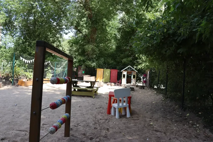 Pagalms vasarā — skaitīklis, mājiņa un vieta rotaļām